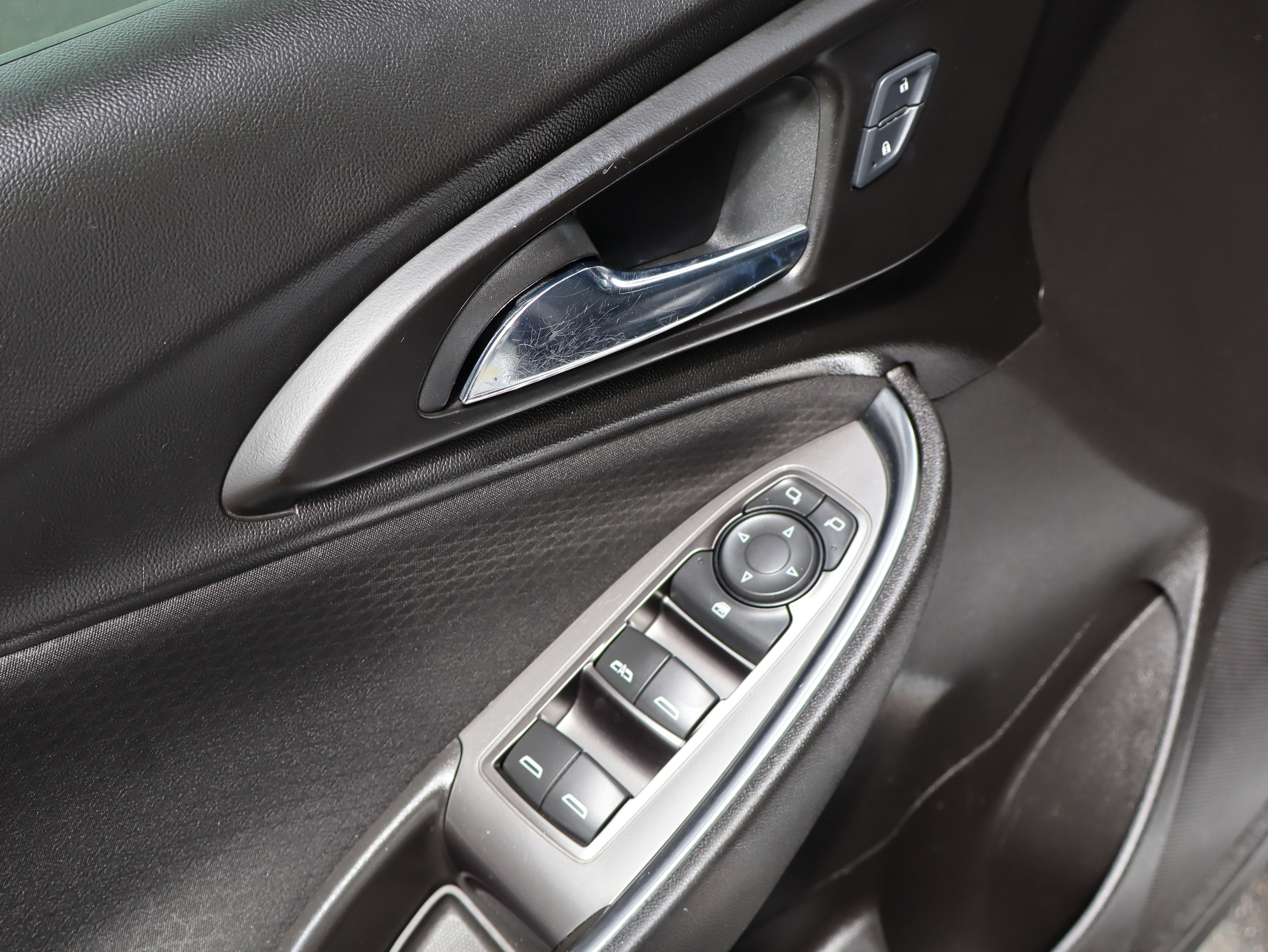 Used 2016 Chevrolet Malibu LT image 18