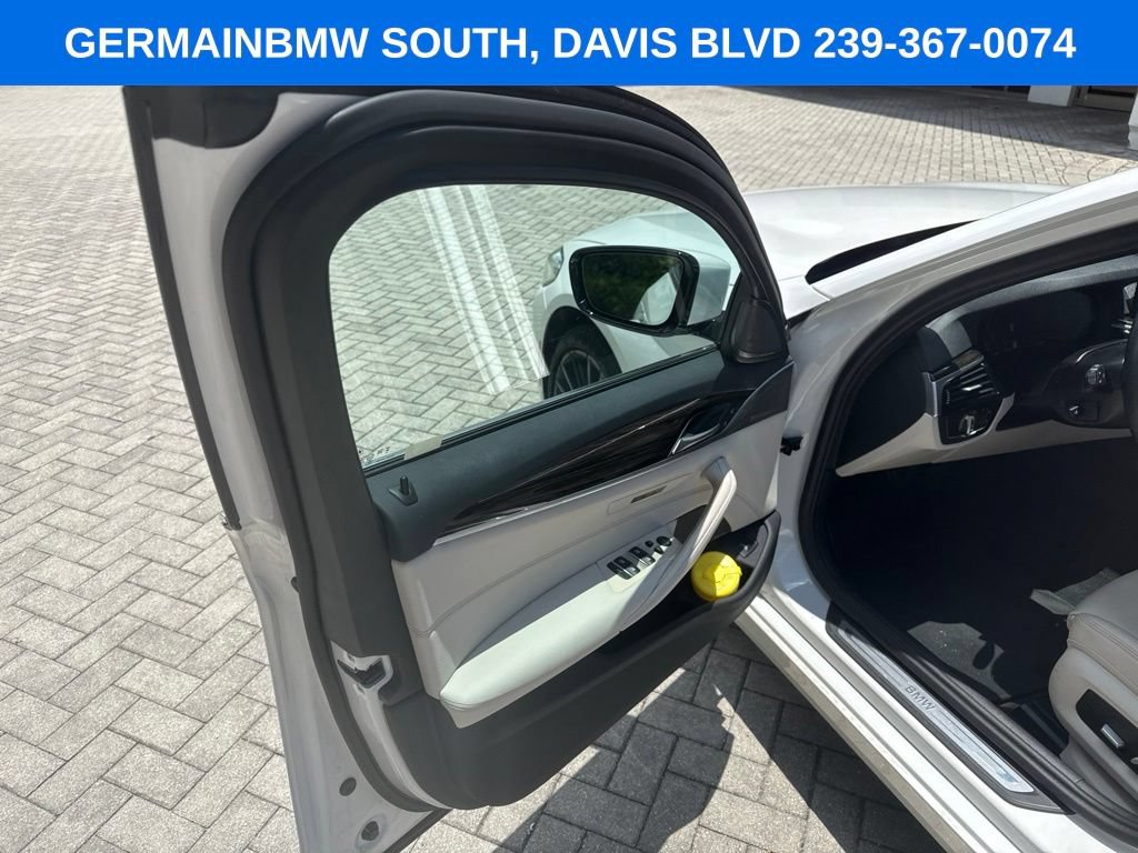Used 2023 BMW 540i w/ Premium Package RWD image 9