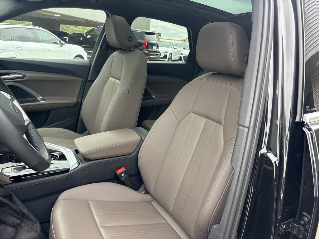 Certified 2025 Audi Q5 Premium w/ Convenience Package AWD/4WD image 13