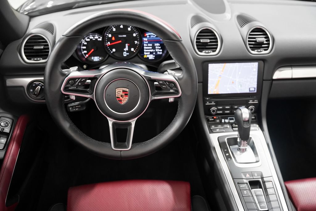 Used 2017 Porsche 718 Boxster RWD image 13