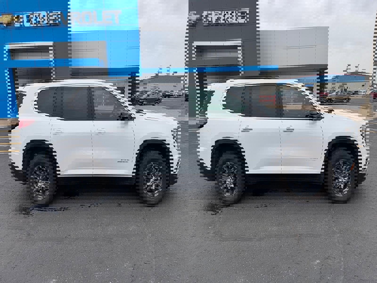 Used 2025 GMC Acadia Elevation image 2