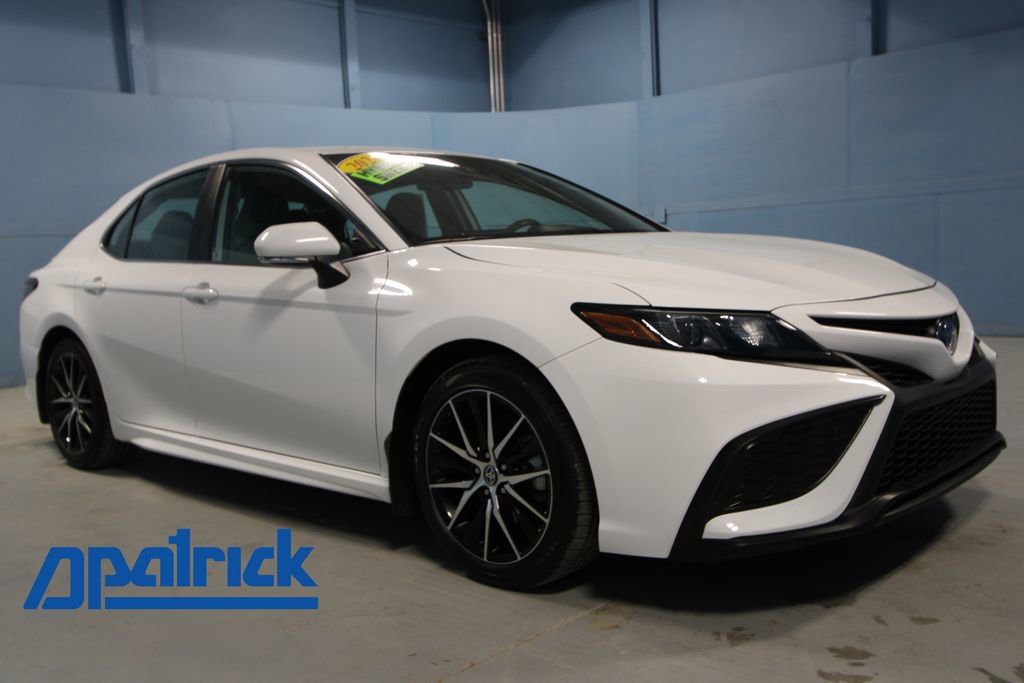 Used 2024 Toyota Camry SE FWD image 1