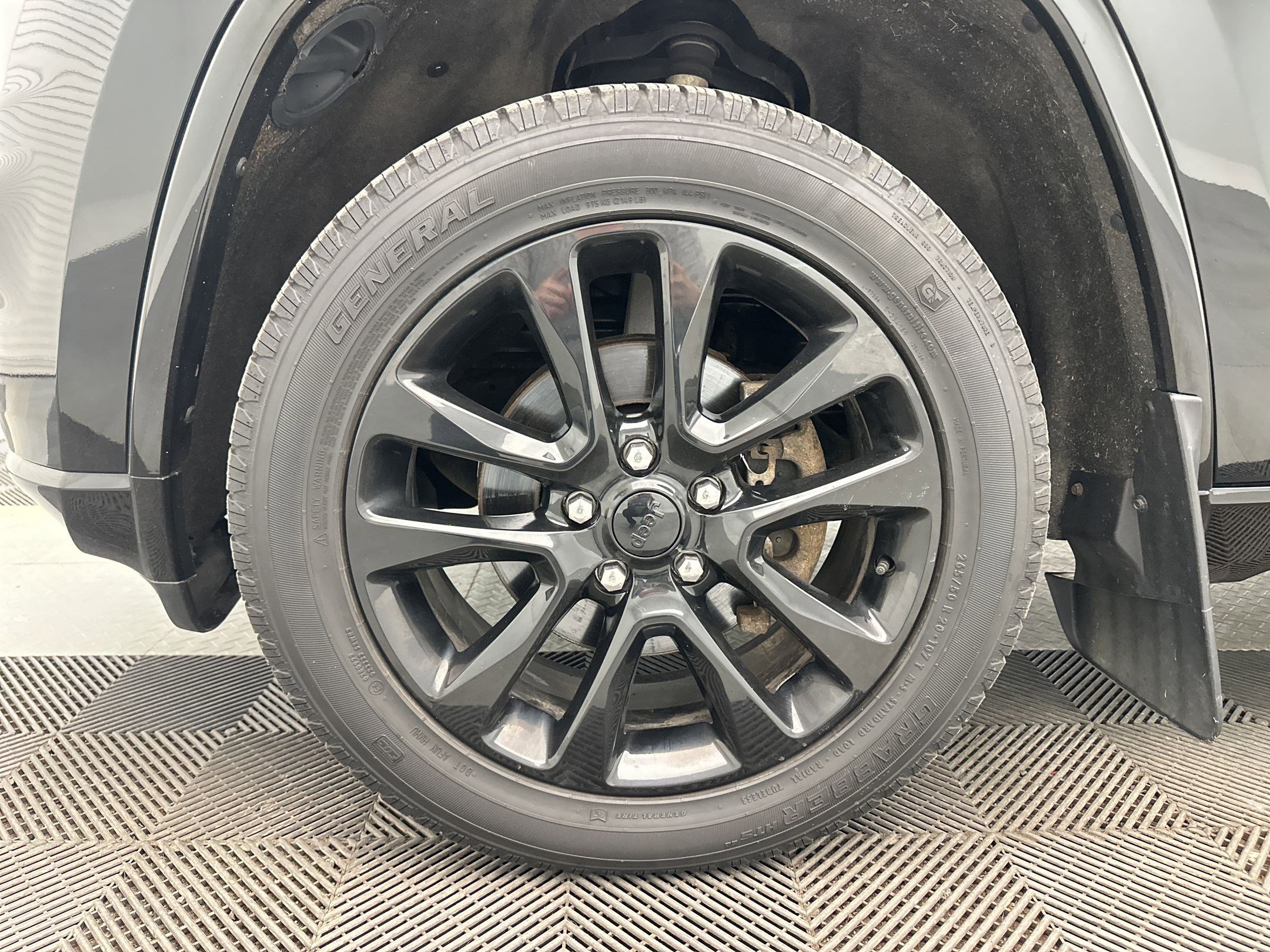 Used 2018 Jeep Grand Cherokee Altitude image 12