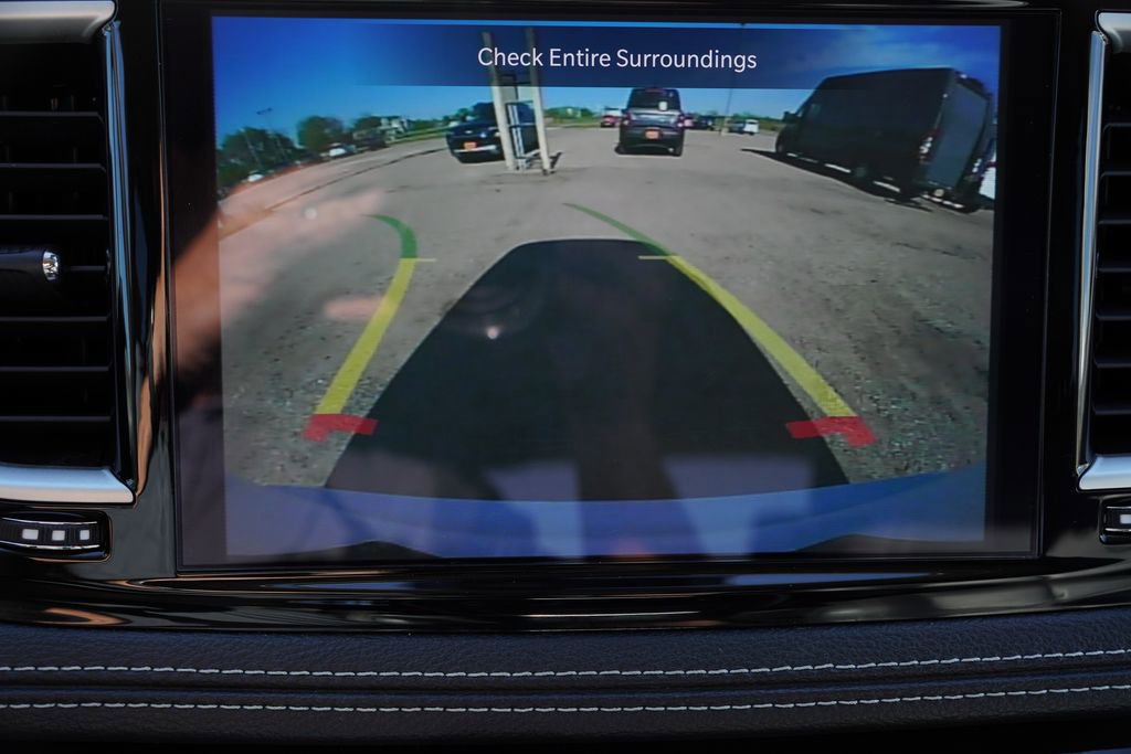 Certified 2024 Chrysler Pacifica Limited FWD image 39