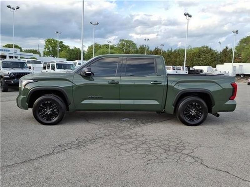 Used 2022 Toyota Tundra SR5 w/ SR5 Premium Package AWD/4WD image 41