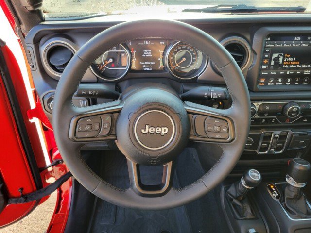 Used 2023 Jeep Gladiator Sport image 15