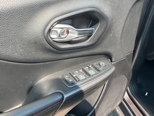 Used 2014 Jeep Cherokee Trailhawk w/ Leather Interior Group AWD/4WD image 16