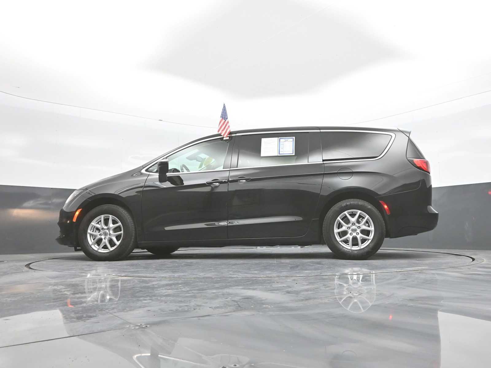 Used 2024 Chrysler Voyager LX FWD image 39