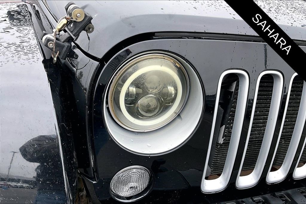 Used 2016 Jeep Wrangler Unlimited Sahara w/ Connectivity Group image 29