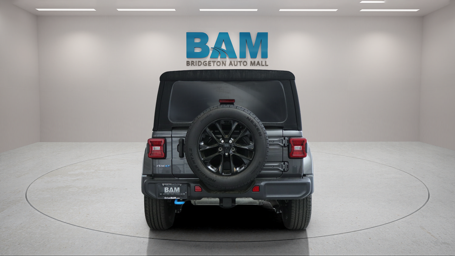 Used 2024 Jeep Wrangler Unlimited Sahara w/ Technology Group AWD/4WD image 6