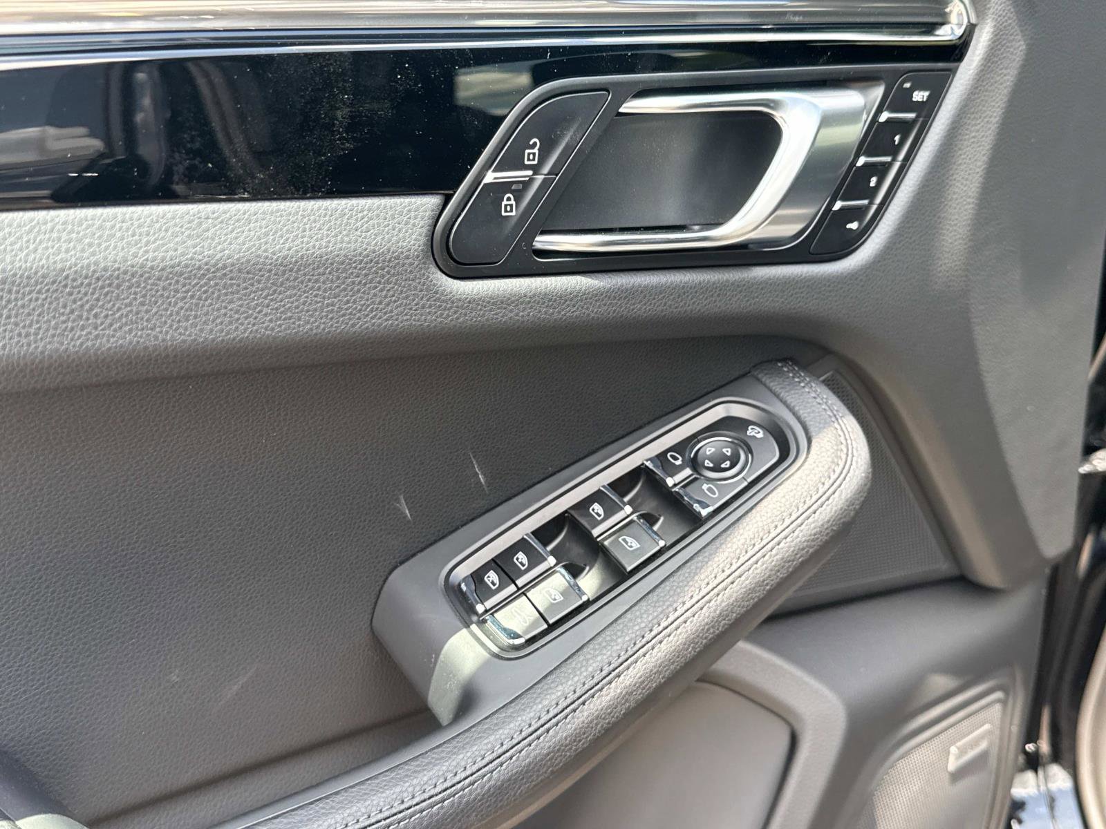 Used 2025 Porsche Macan image 16