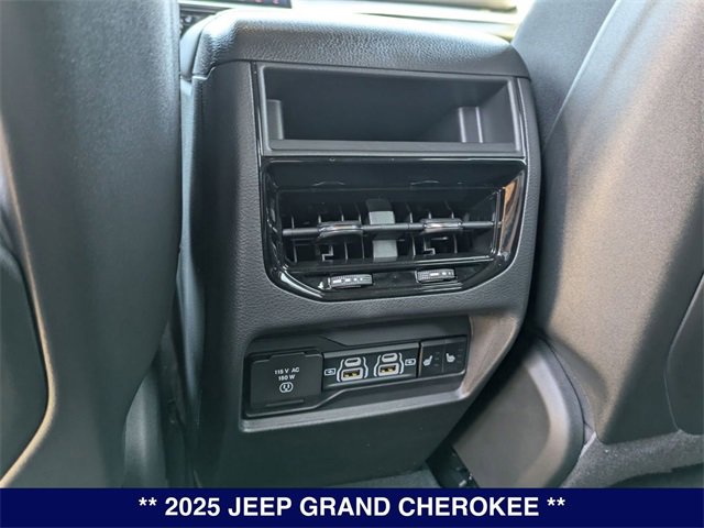 New 2025 Jeep Grand Cherokee Limited w/ Black Appearance Package image 30