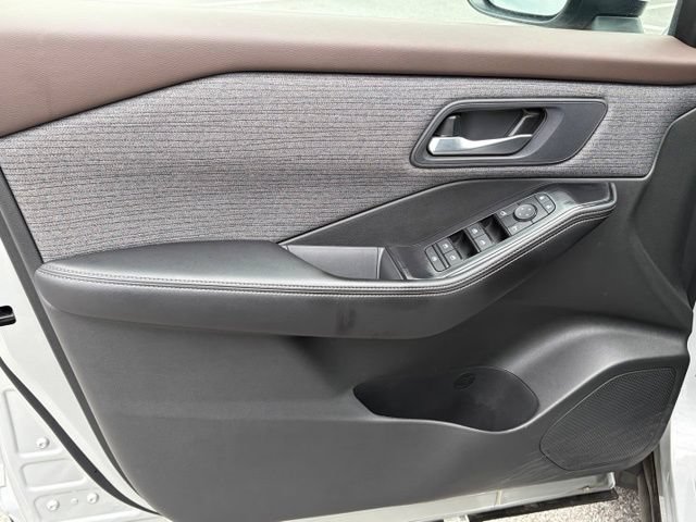 Used 2023 Nissan Rogue SV AWD/4WD image 12