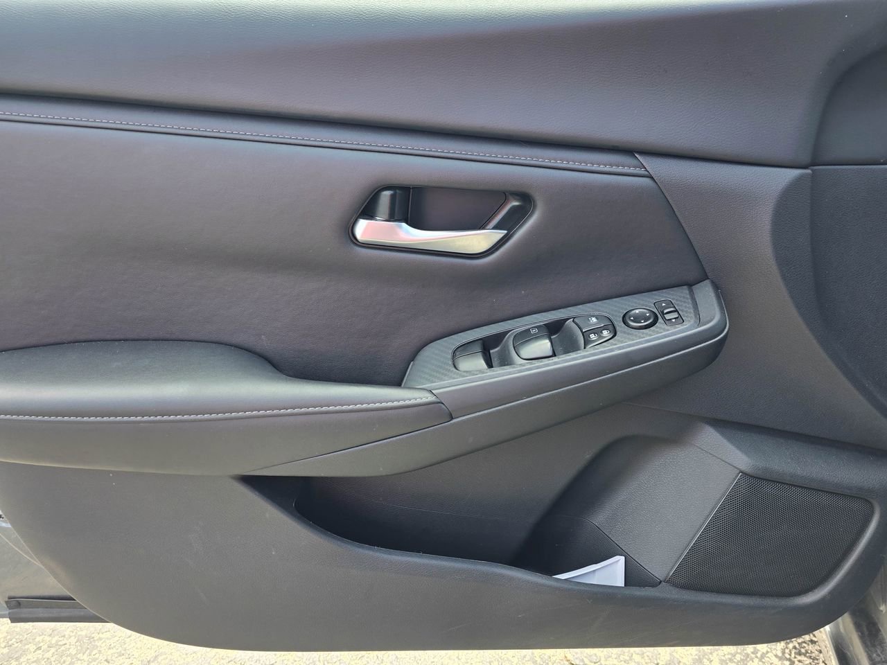 Used 2025 Nissan Sentra SV FWD image 8