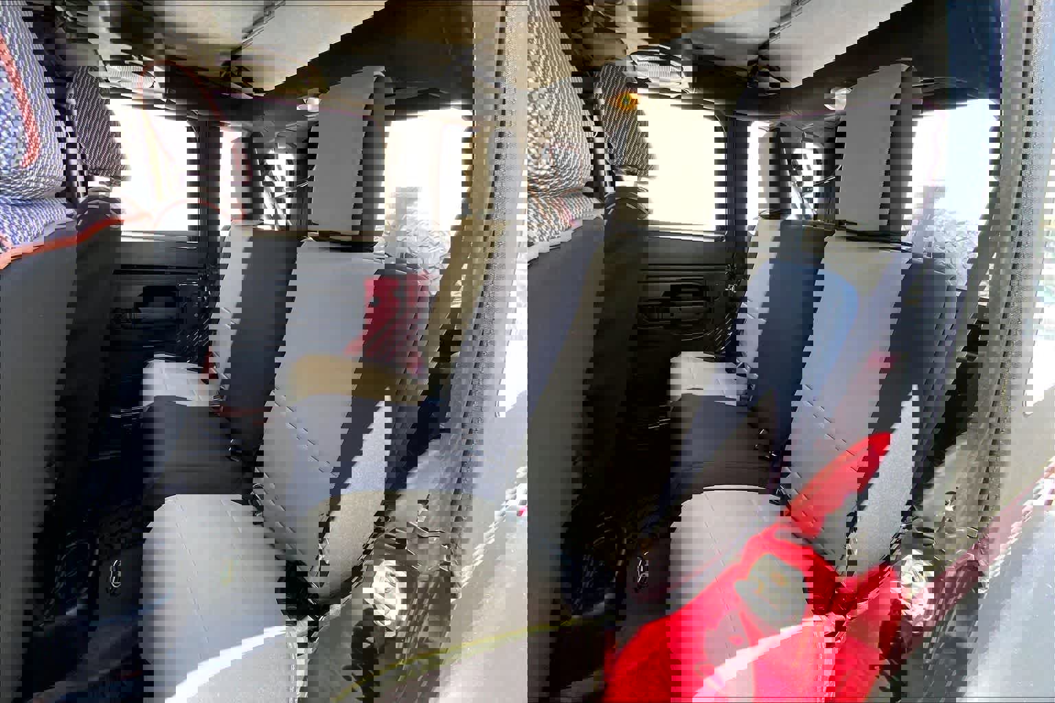 Used 2012 Jeep Wrangler Unlimited Sport w/ Connectivity Group AWD/4WD image 27