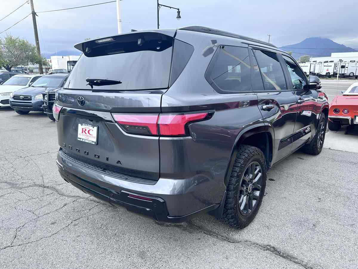 Used 2024 Toyota Sequoia Platinum image 5