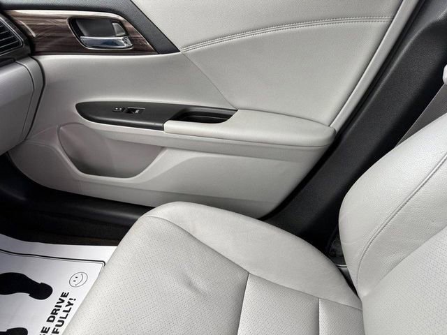 Used 2016 Honda Accord Touring image 29