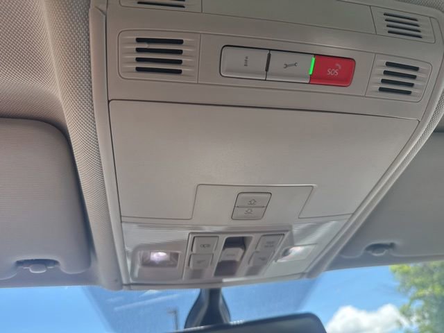 Used 2021 Volkswagen Tiguan SE w/ Panoramic Sunroof Package FWD image 8