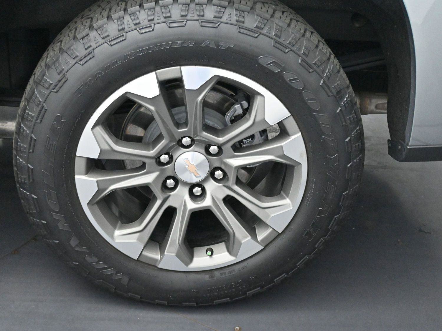 Used 2025 Chevrolet Silverado 1500 High Country w/ Technology Package AWD/4WD image 36