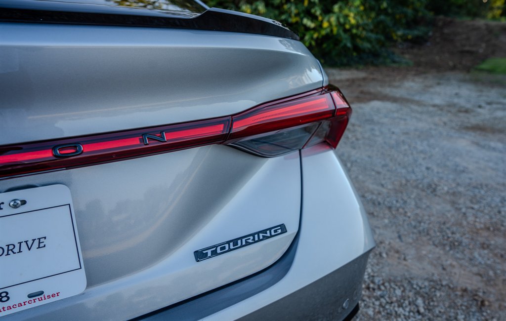 Used 2019 Toyota Avalon Touring w/ Advanced Safety Package FWD image 11
