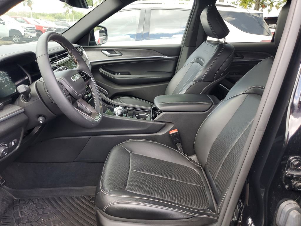 Used 2023 Jeep Grand Cherokee Overland AWD/4WD image 20