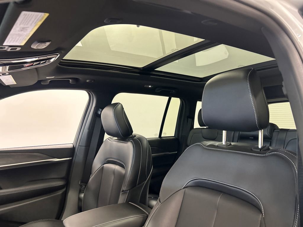 New 2025 Jeep Grand Cherokee Limited image 15