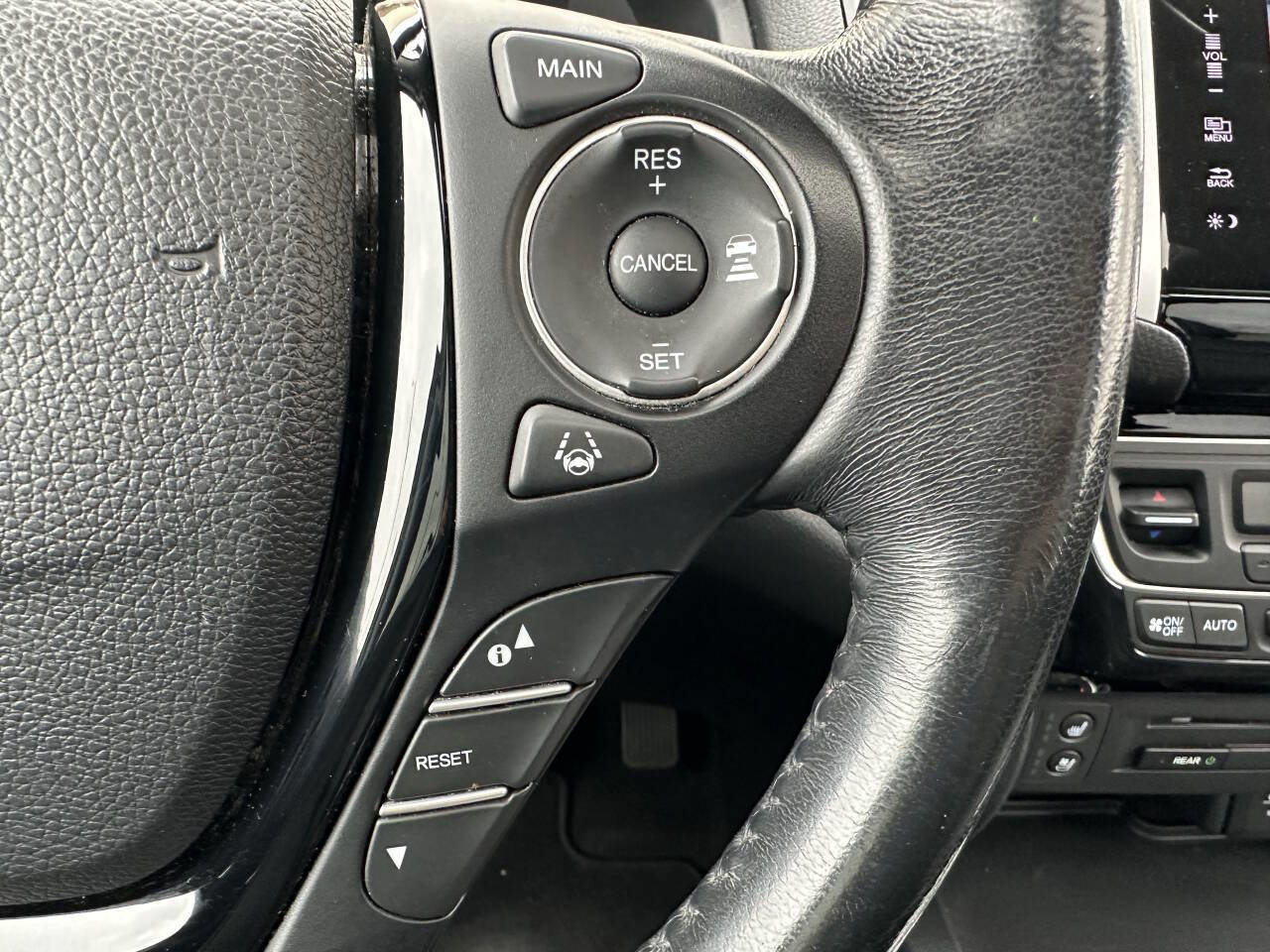 Used 2017 Honda Pilot Elite image 34