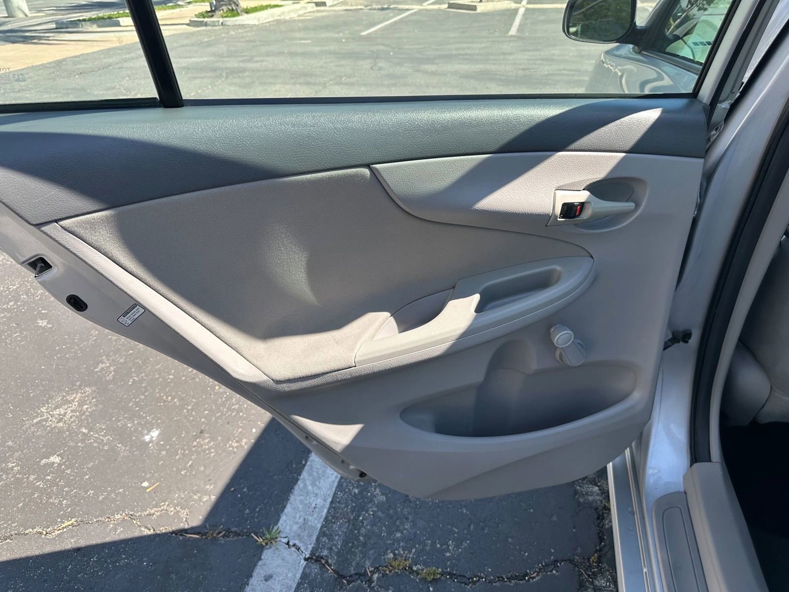 Used 2010 Toyota Corolla Sedan 4D image 15