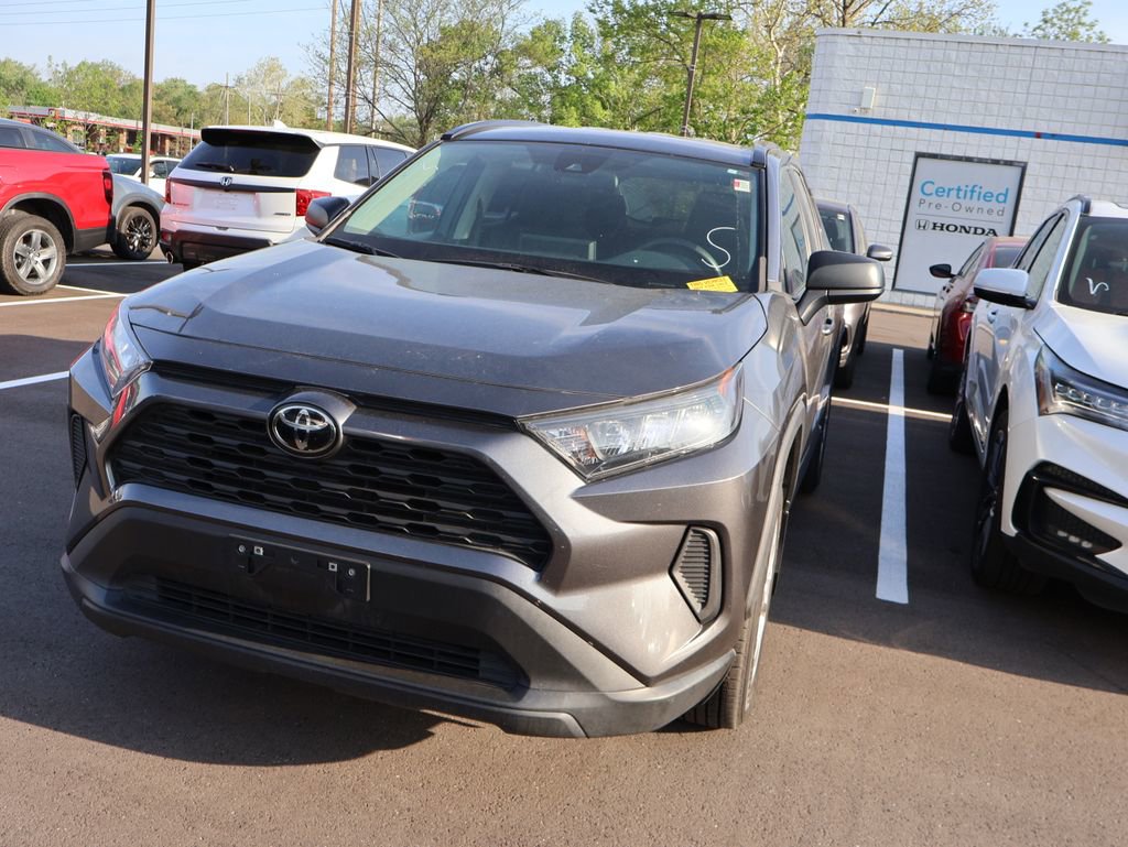 Used 2021 Toyota RAV4 LE AWD/4WD image 3