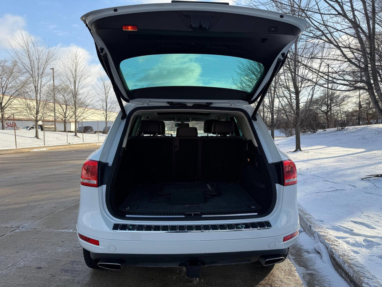 Used 2013 Volkswagen Touareg Sport image 15