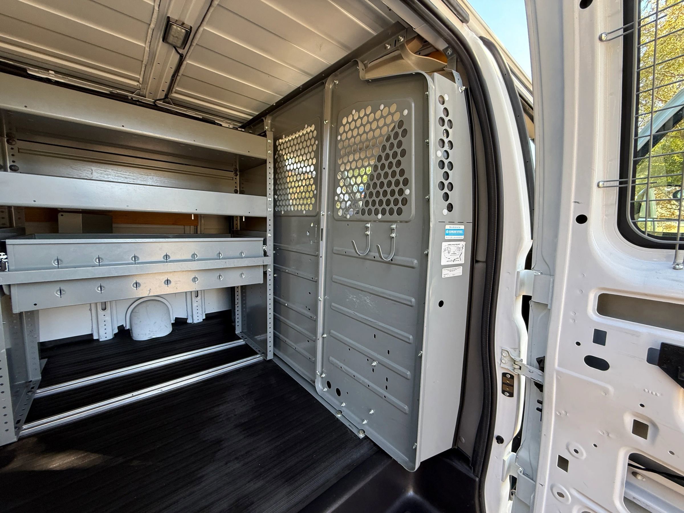 Used 2015 Chevrolet Express 2500 image 23