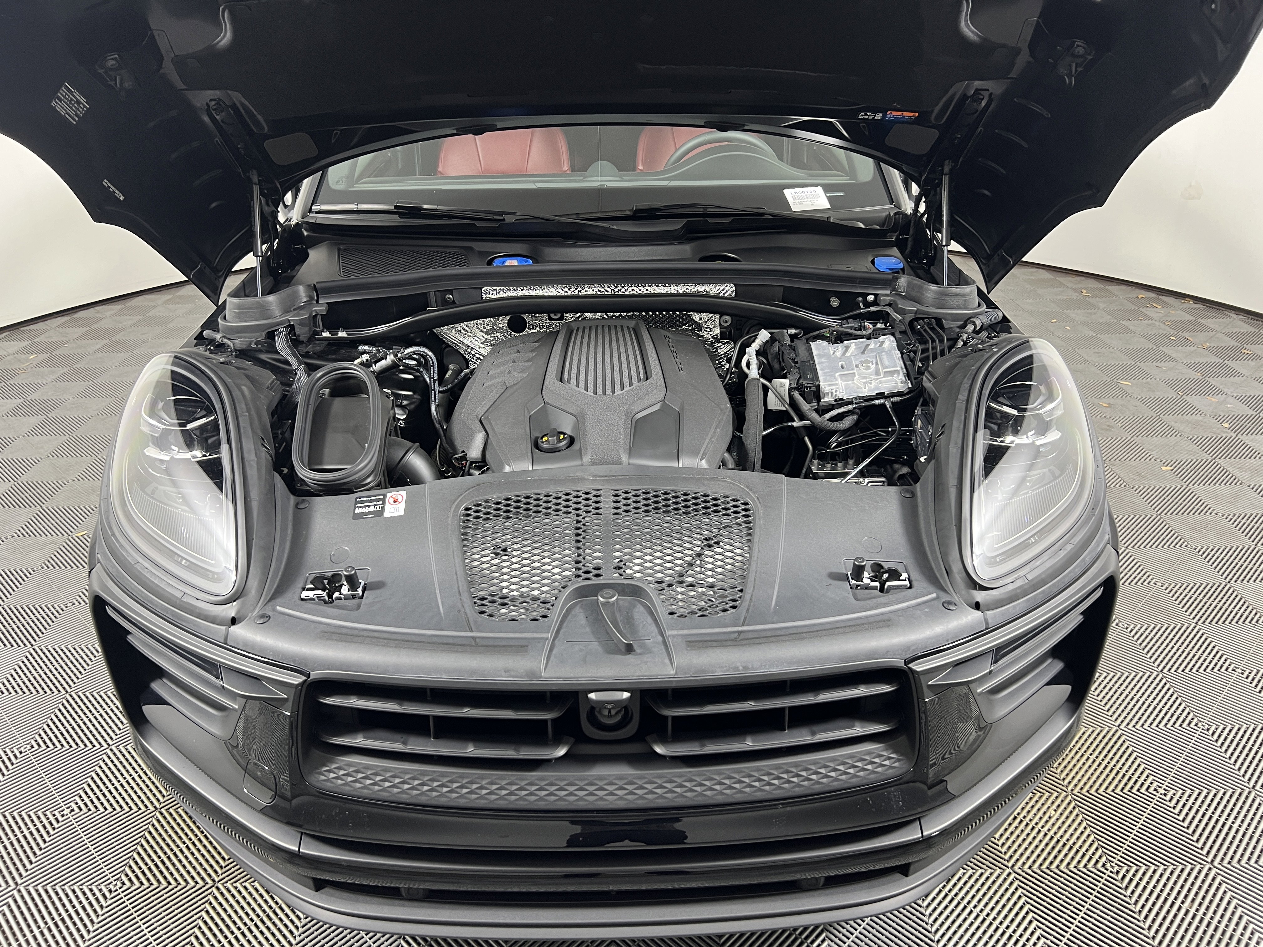 Used 2026 Porsche Macan AWD/4WD image 22
