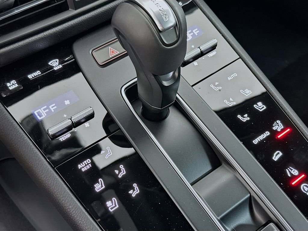 Certified 2026 Porsche Macan image 18