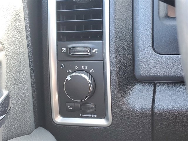 Used 2020 RAM 1500 Classic SLT image 22