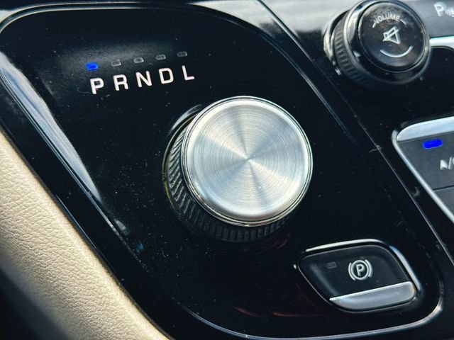 Used 2017 Chrysler Pacifica Touring-L FWD image 15