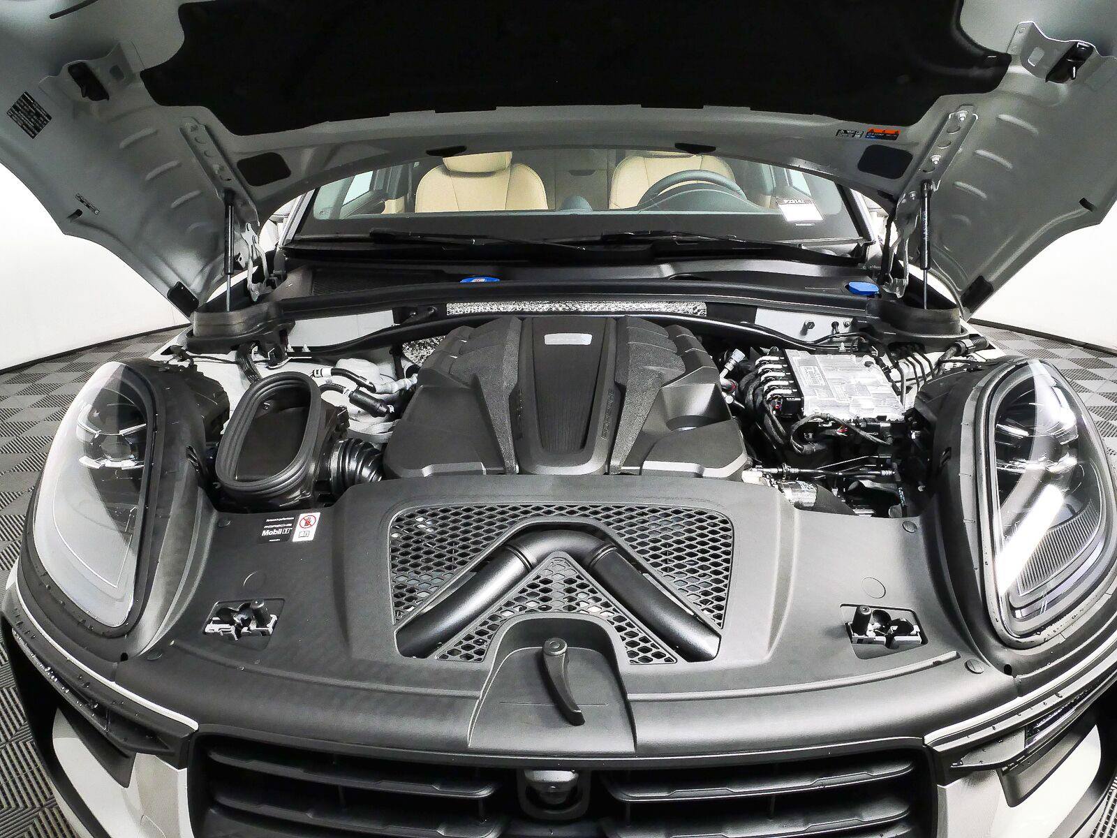 New 2026 Porsche Macan S AWD/4WD image 35