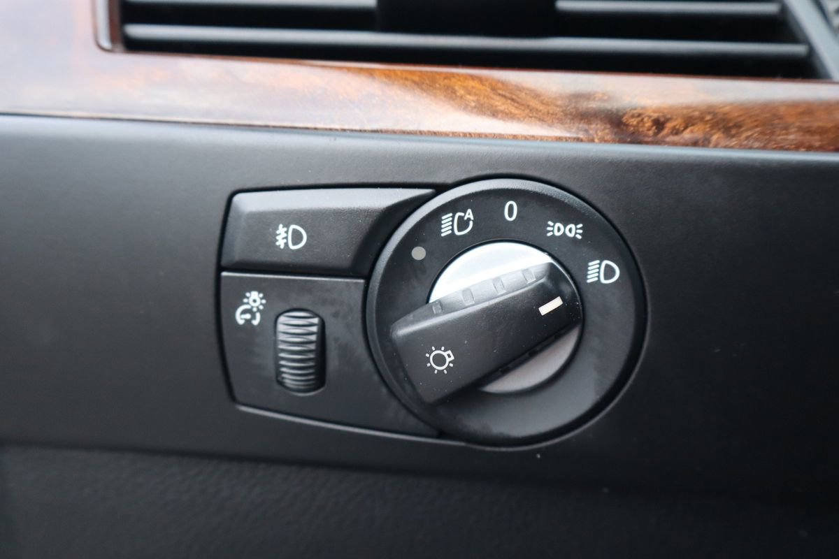 Used 2010 BMW 535i xDrive Wagon image 16