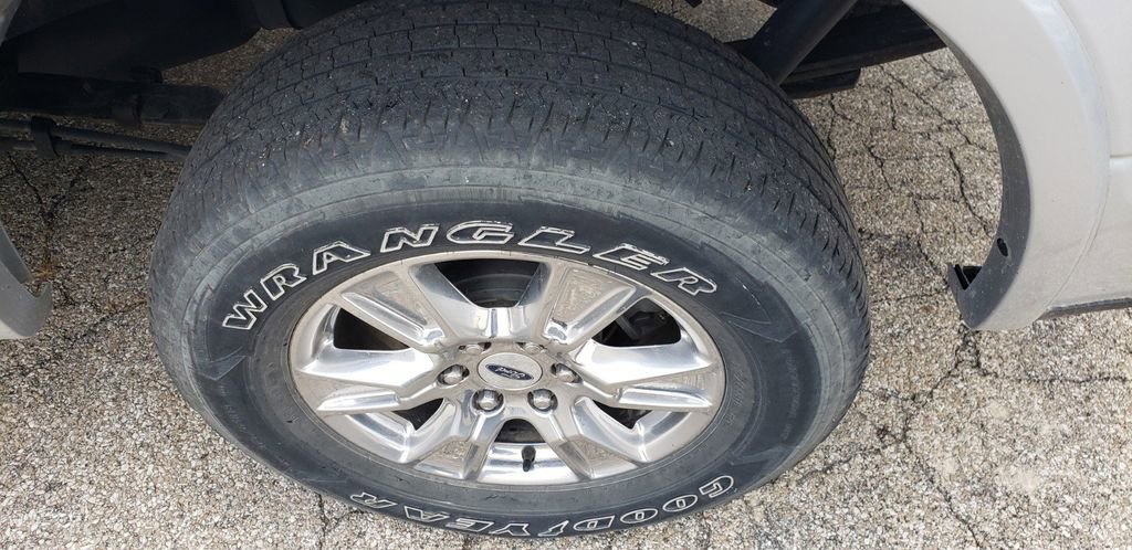 Used 2019 Ford F150 Lariat w/ Equipment Group 502A Luxury AWD/4WD image 10