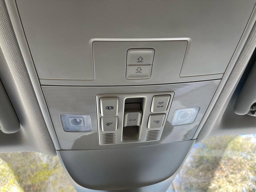 Used 2023 Volkswagen Taos SE w/ Panoramic Sunroof Package image 8