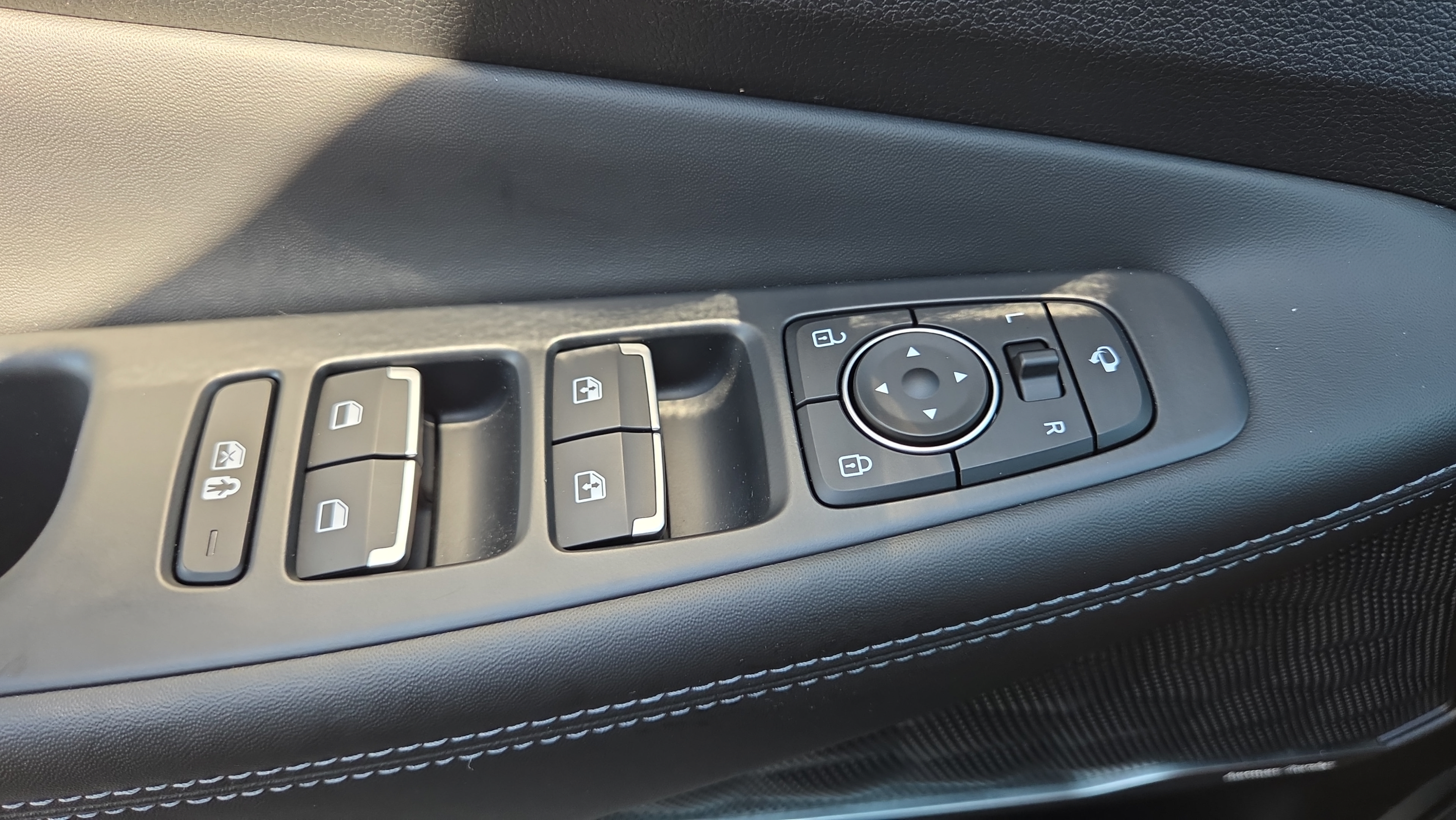 Used 2021 Hyundai Santa Fe Limited FWD image 33