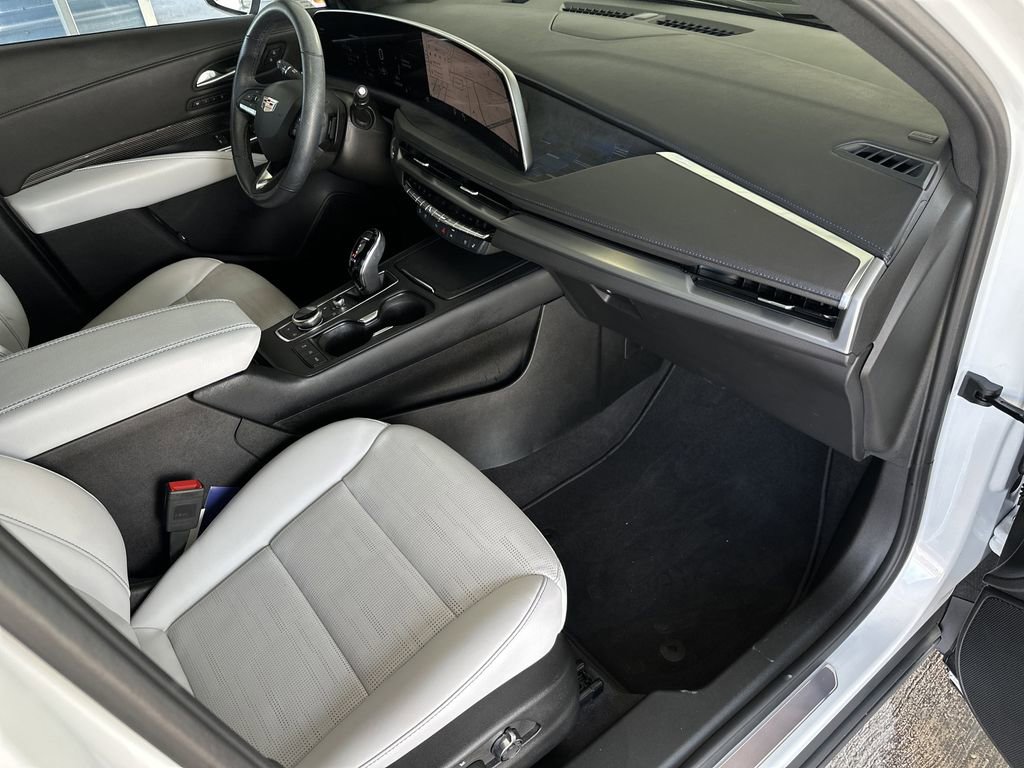 Certified 2025 Cadillac XT4 Sport FWD image 39