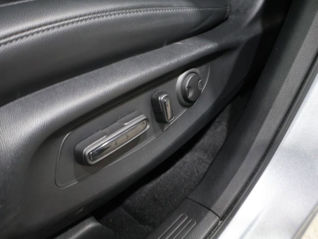 Used 2025 Honda CR-V EX-L image 12