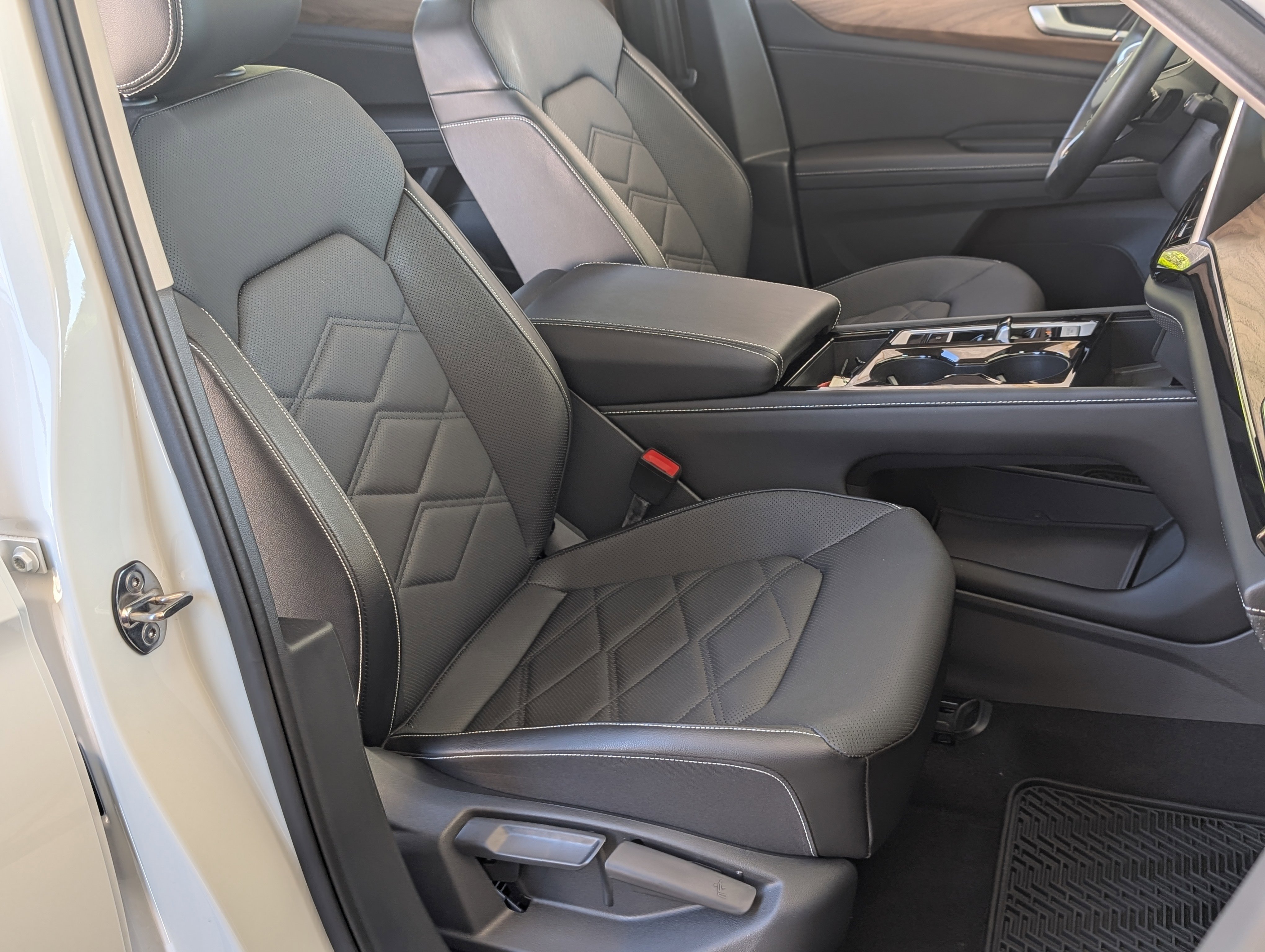 Used 2024 Volkswagen Atlas SE image 23