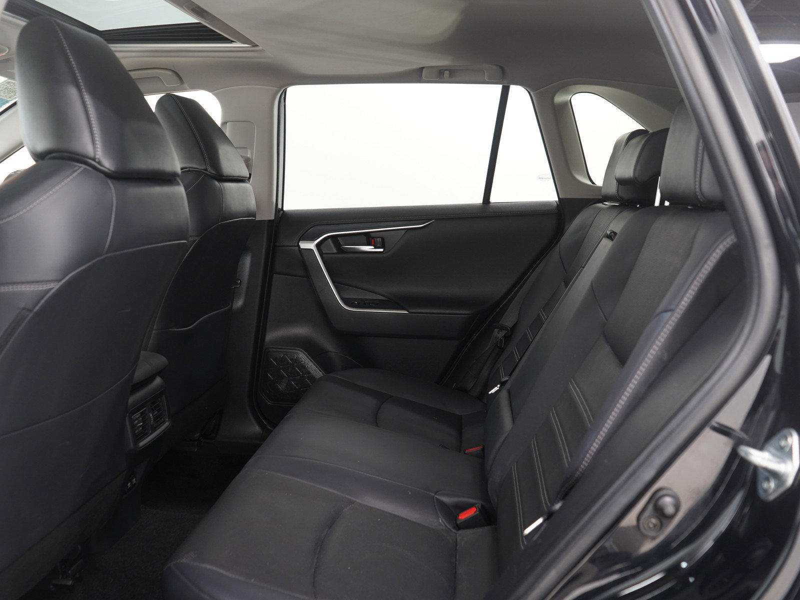 Used 2019 Toyota RAV4 Limited image 13