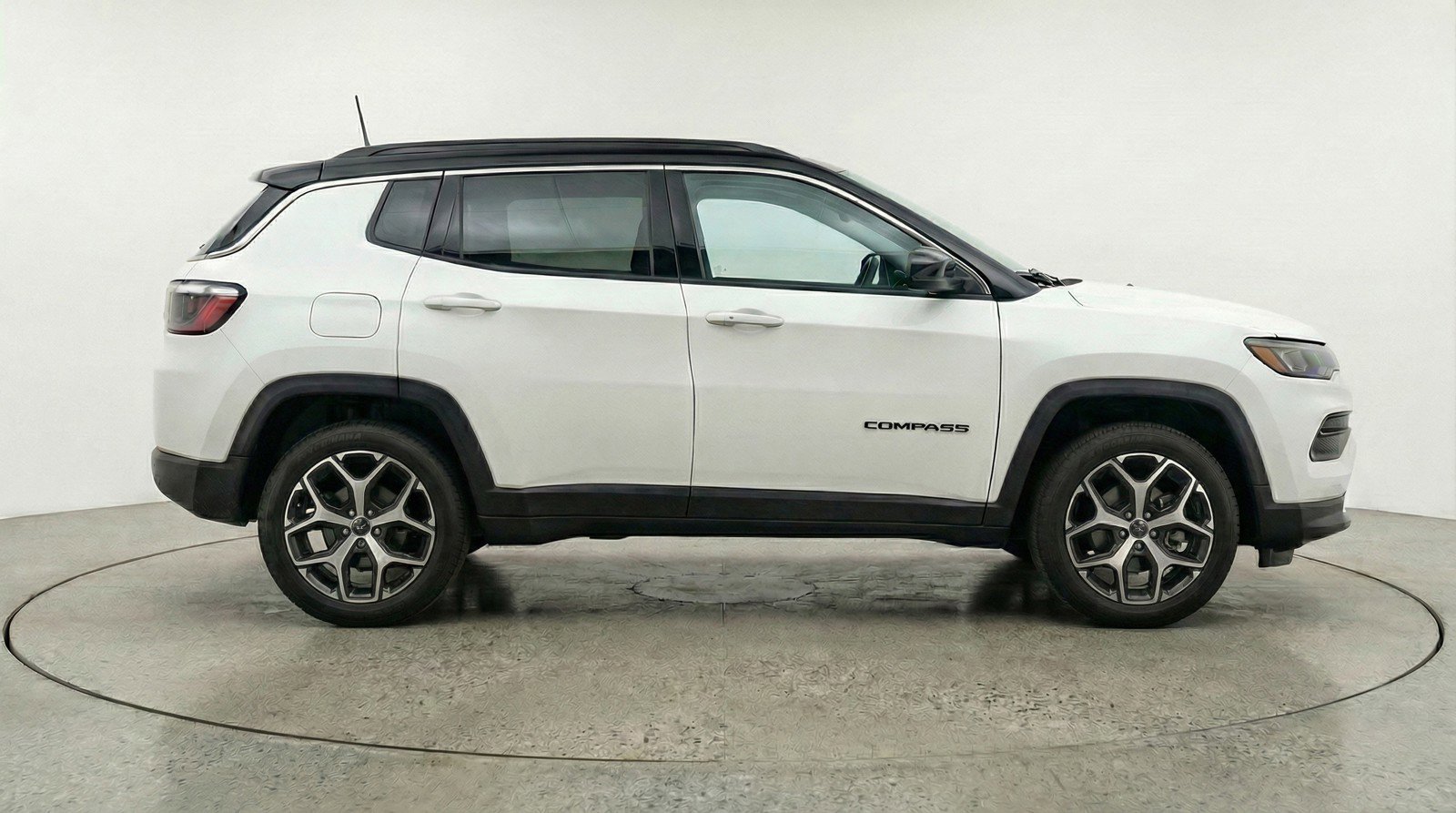 Used 2025 Jeep Compass Limited AWD/4WD image 11