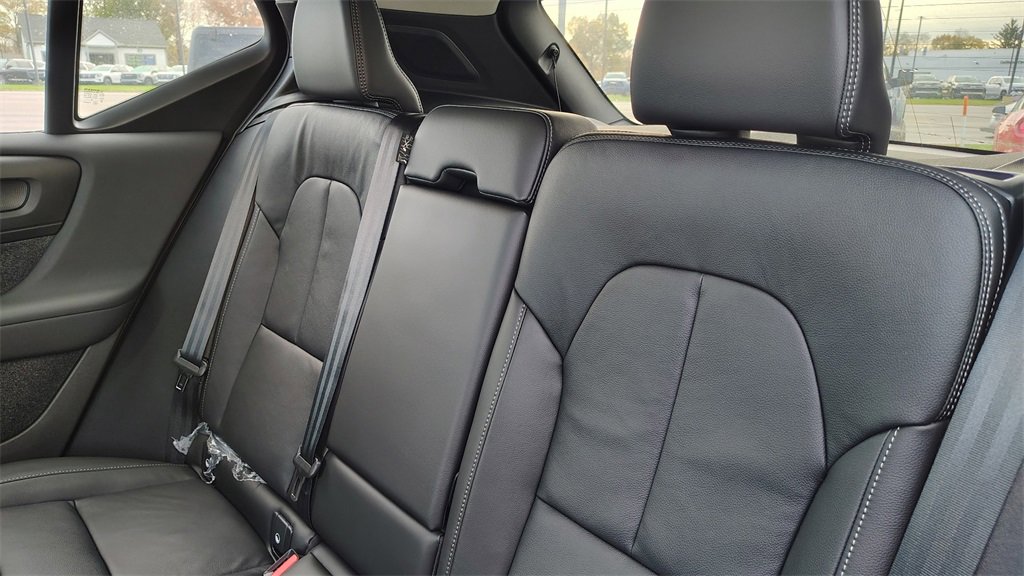 New 2026 Volvo XC40 B5 Ultra w/ Climate Package image 28