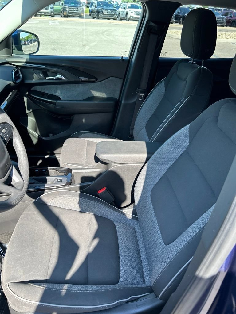 Used 2022 Chevrolet TrailBlazer LT w/ Convenience Package FWD image 16