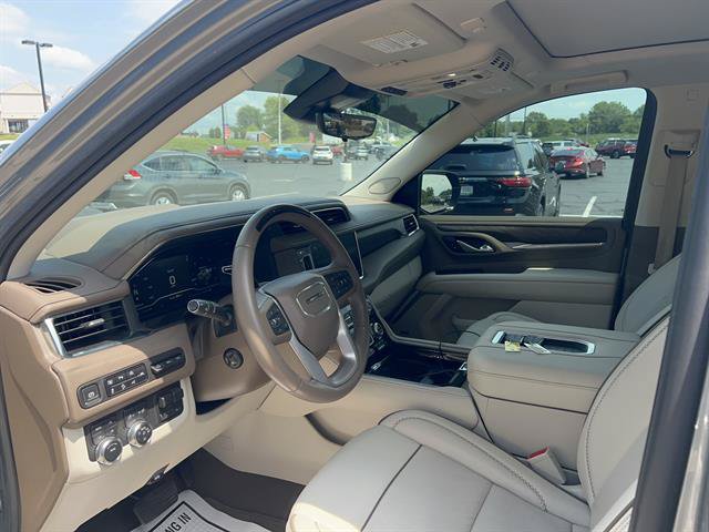 Used 2023 GMC Yukon Denali w/ Advanced Technology Package AWD/4WD image 12