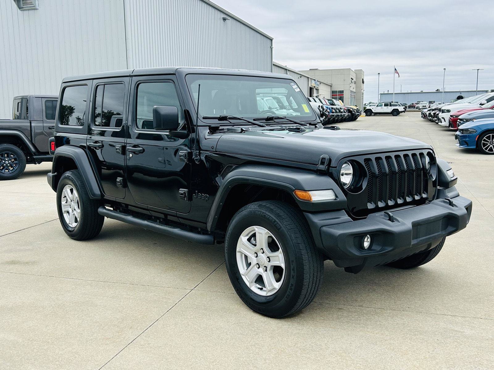 Used 2022 Jeep Wrangler Unlimited Sport AWD/4WD video 2