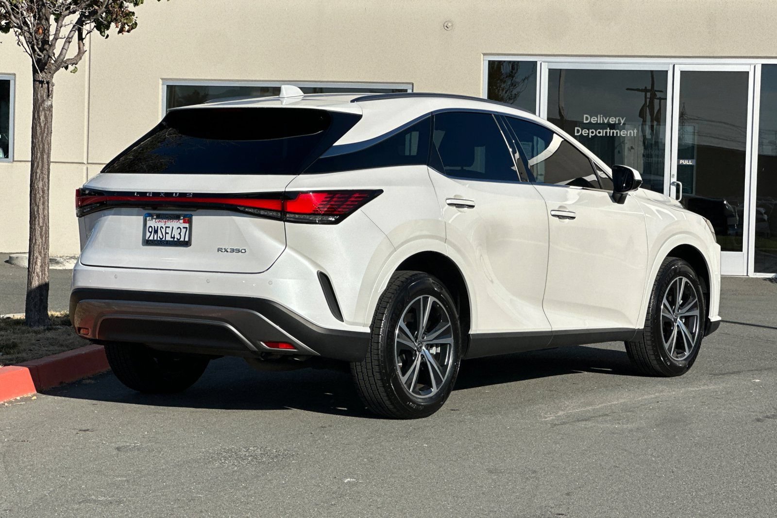 Used 2024 Lexus RX 350 Premium w/ Accessory Package (Z1) FWD image 4